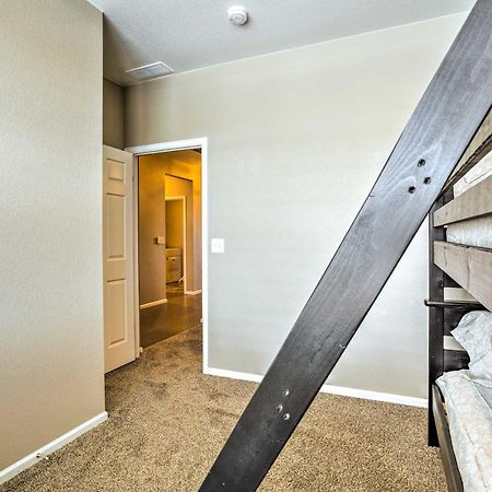 Spacious Aurora House With Yard About 10 Mi To Dia! Exterior photo