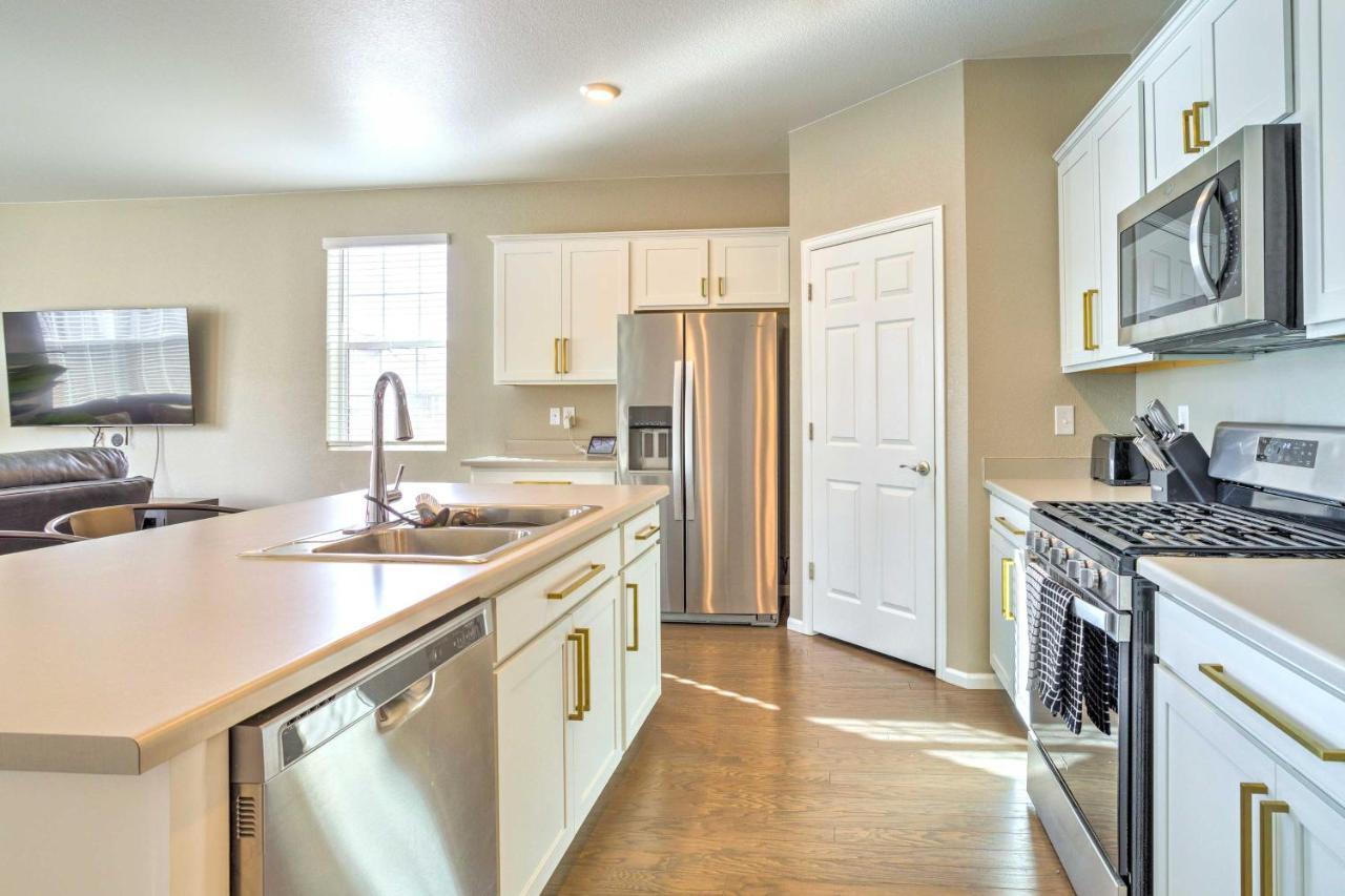 Spacious Aurora House With Yard About 10 Mi To Dia! Exterior photo