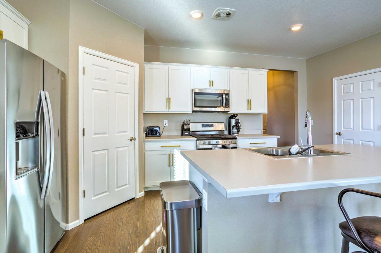 Spacious Aurora House With Yard About 10 Mi To Dia! Exterior photo