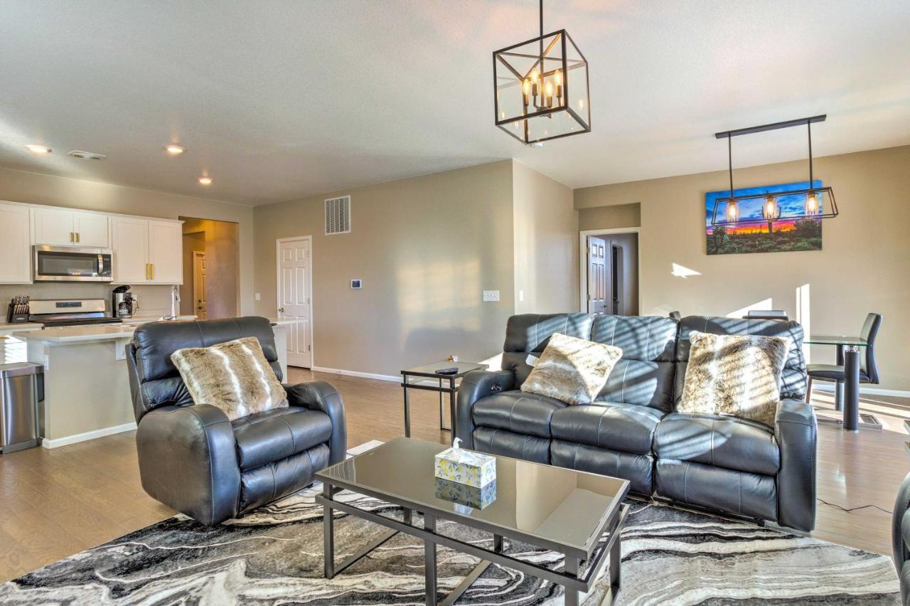 Spacious Aurora House With Yard About 10 Mi To Dia! Exterior photo