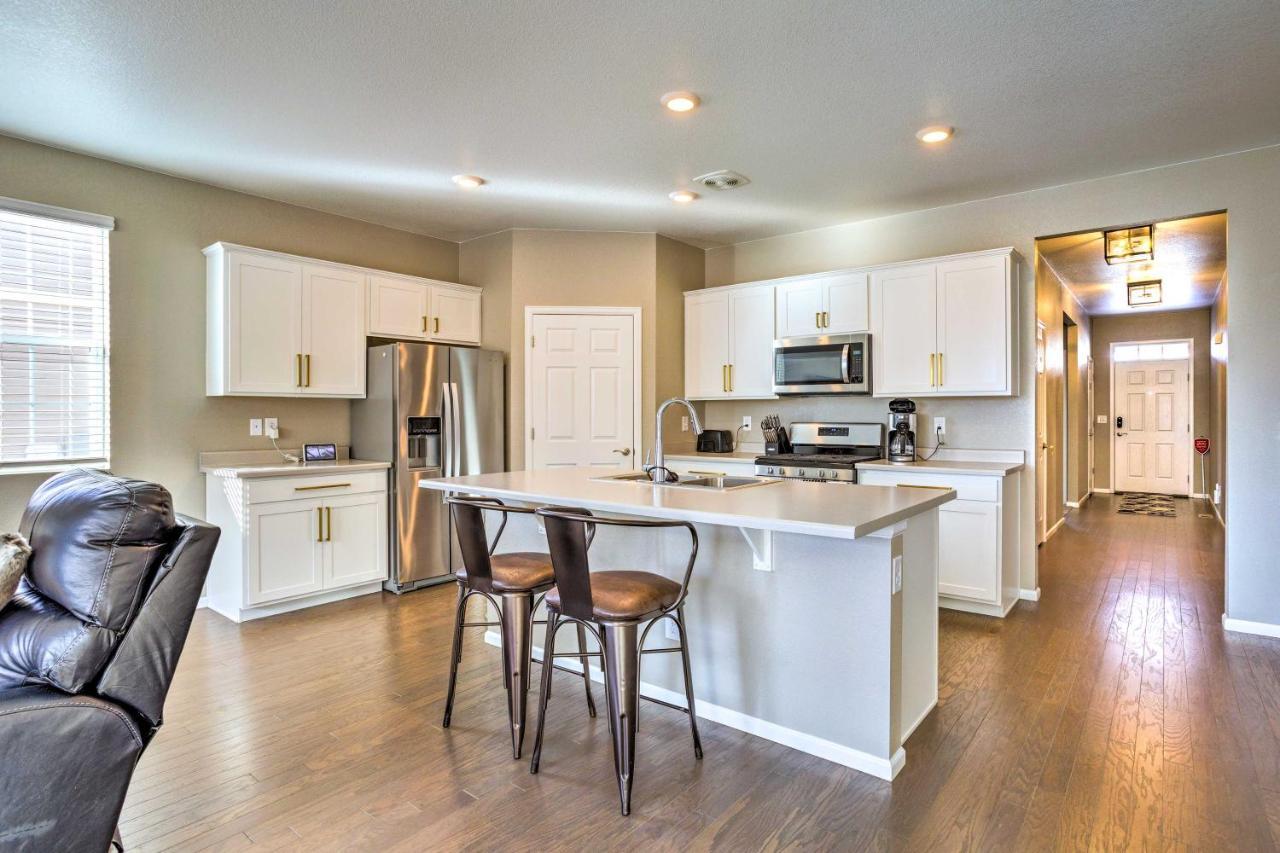 Spacious Aurora House With Yard About 10 Mi To Dia! Exterior photo