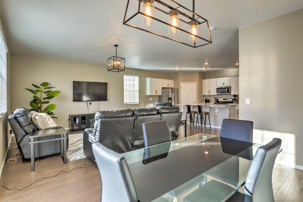 Spacious Aurora House With Yard About 10 Mi To Dia! Exterior photo