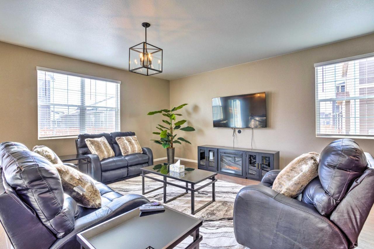 Spacious Aurora House With Yard About 10 Mi To Dia! Exterior photo
