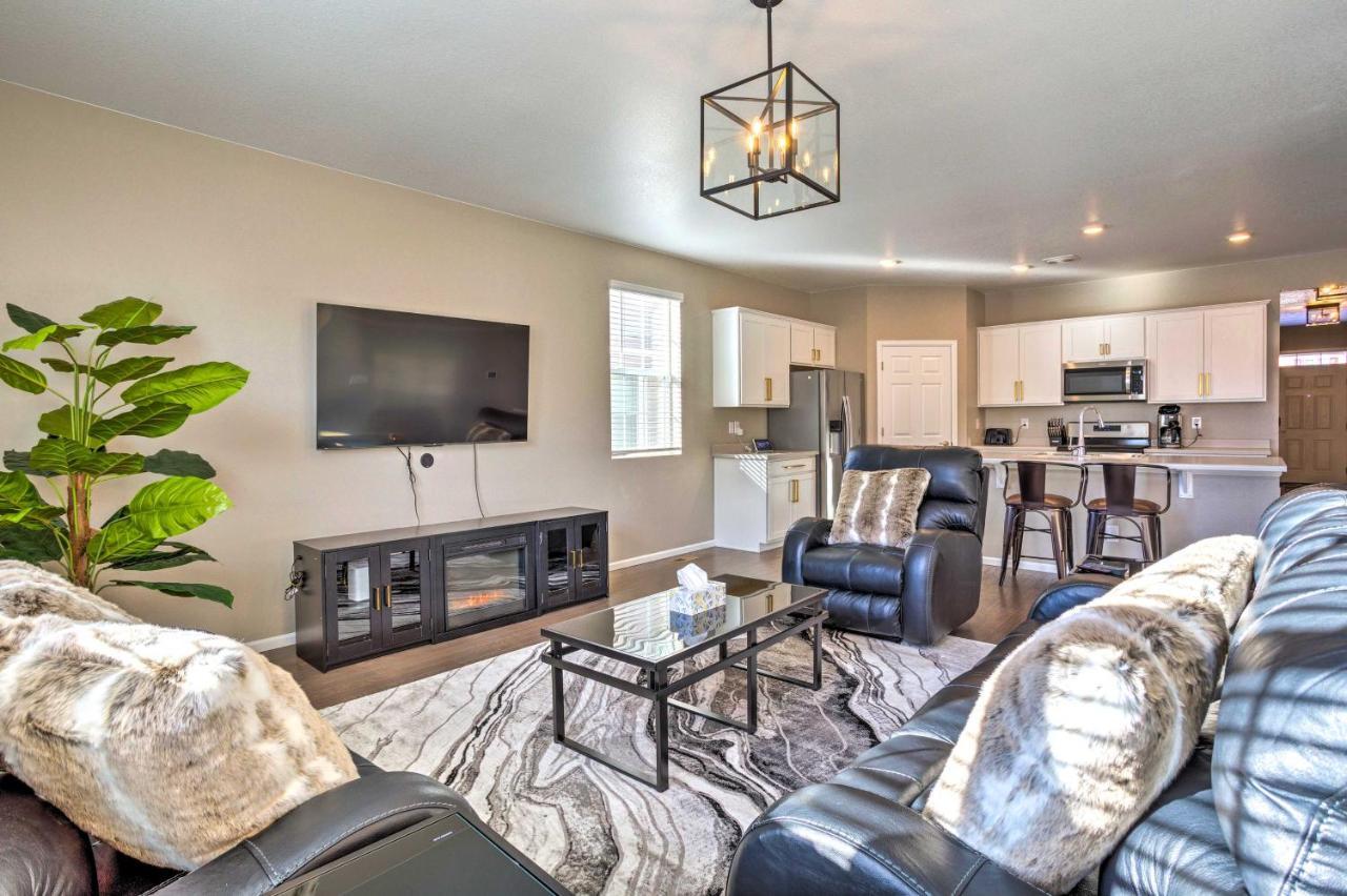 Spacious Aurora House With Yard About 10 Mi To Dia! Exterior photo