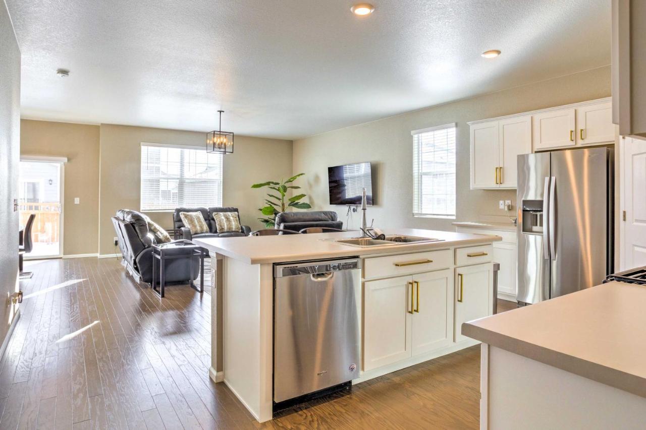 Spacious Aurora House With Yard About 10 Mi To Dia! Exterior photo