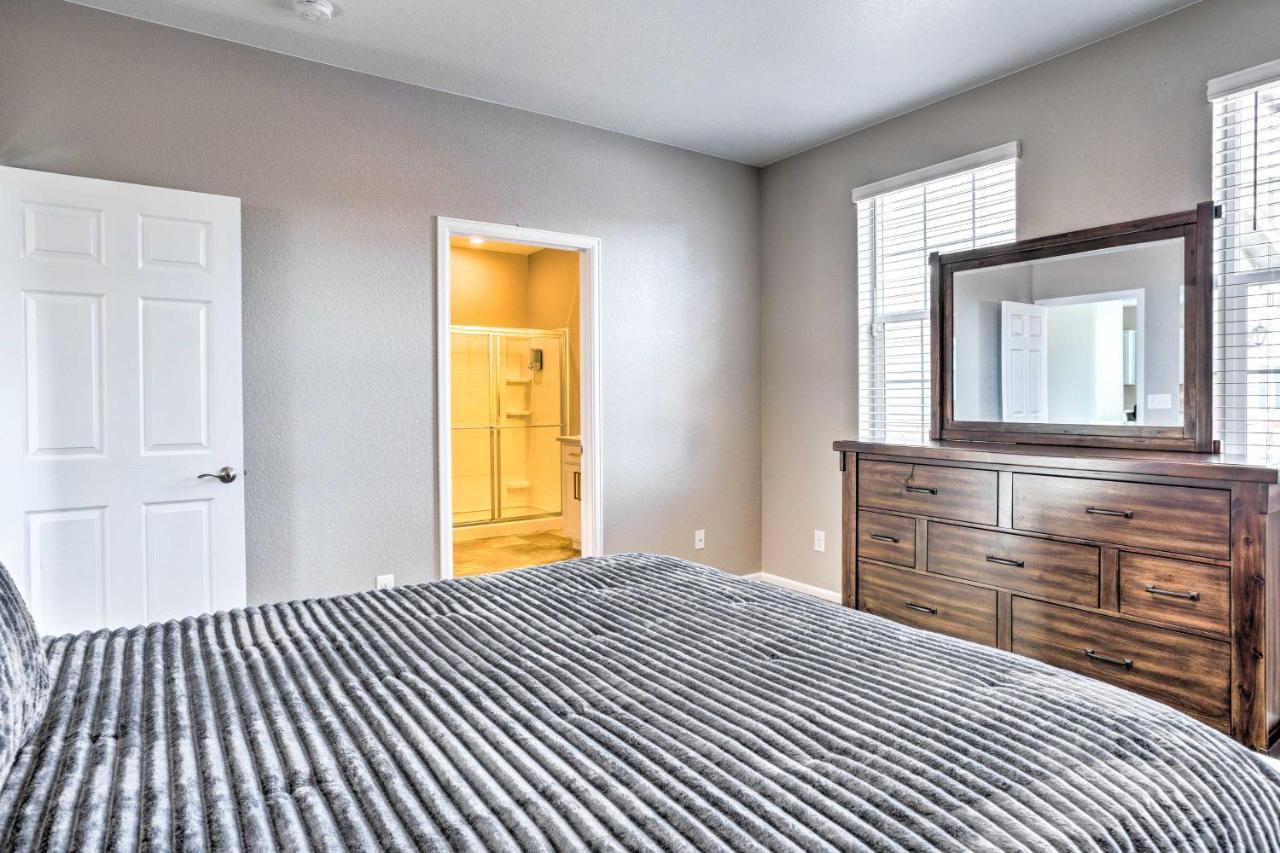 Spacious Aurora House With Yard About 10 Mi To Dia! Exterior photo