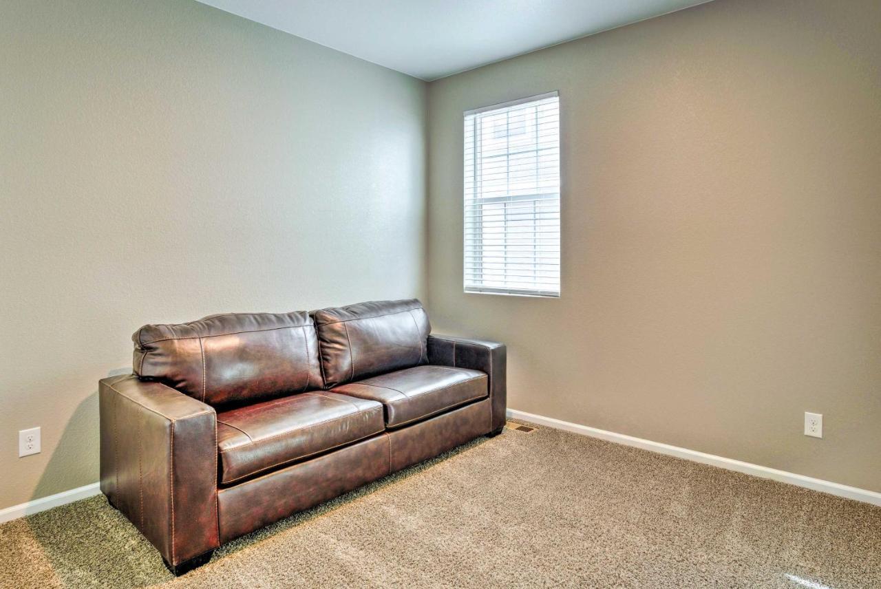 Spacious Aurora House With Yard About 10 Mi To Dia! Exterior photo
