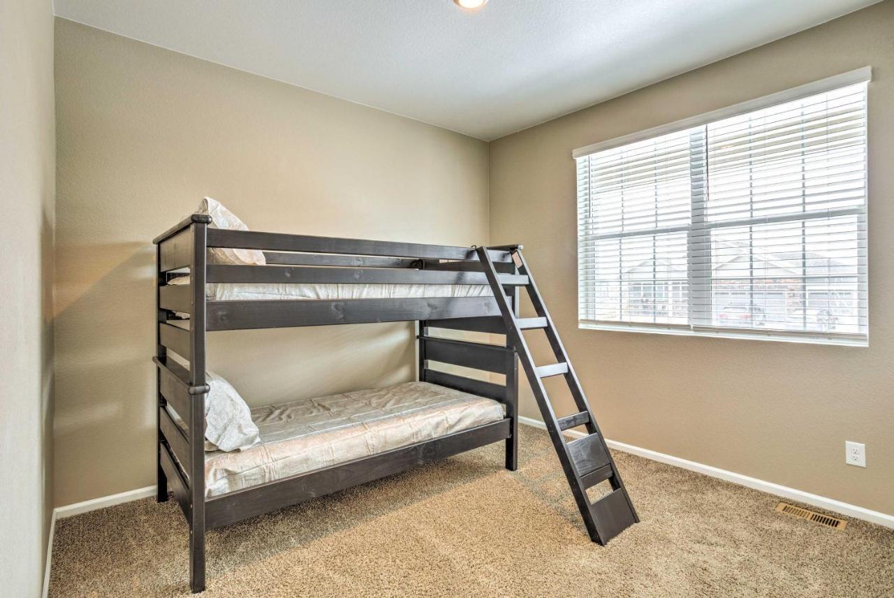 Spacious Aurora House With Yard About 10 Mi To Dia! Exterior photo