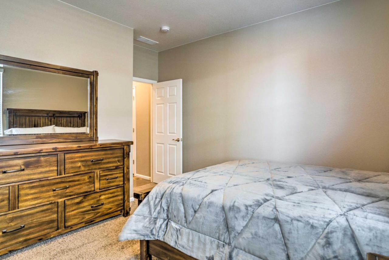 Spacious Aurora House With Yard About 10 Mi To Dia! Exterior photo