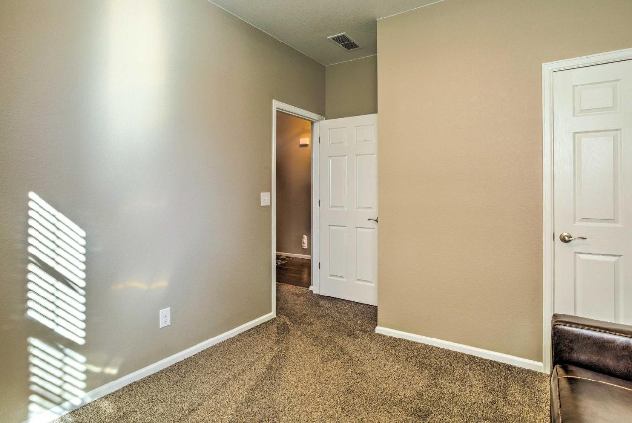 Spacious Aurora House With Yard About 10 Mi To Dia! Exterior photo