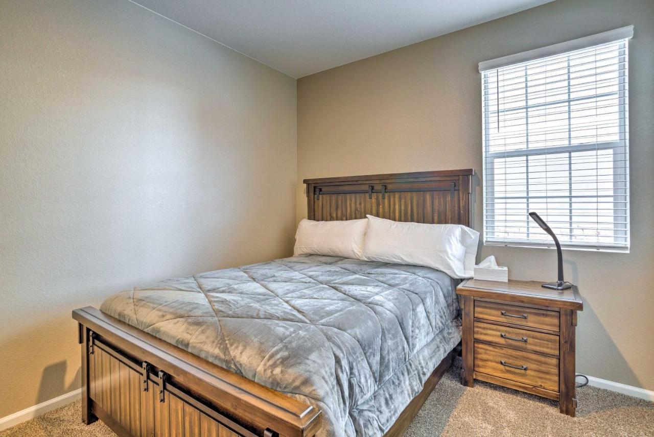 Spacious Aurora House With Yard About 10 Mi To Dia! Exterior photo